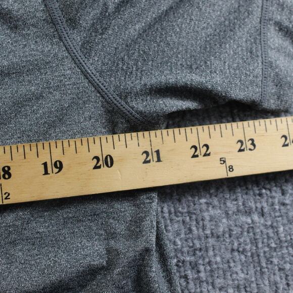 Vuori Shirt Men Large Tradewind Performance Tee Gray Athletic Crewneck Gym Casua - Picture 6 of 7